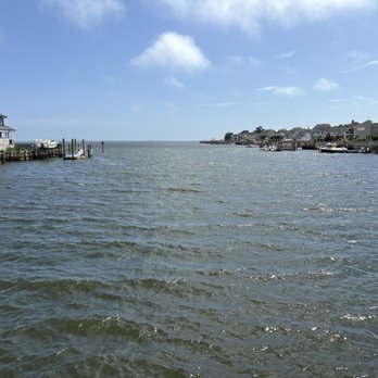 Alhambra Beach - The cove on a breezy day. - Beaches Near Me - Massapequa, New York
