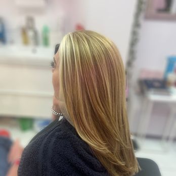 Ashley’s Blowout Studio - Hair Stylists Near Me - Boca Raton, Florida