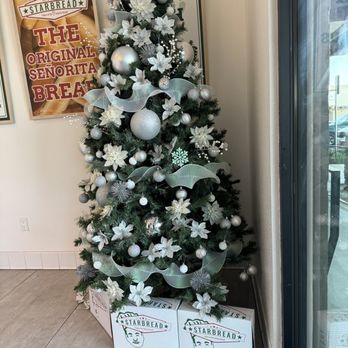 Starbread Bakery - 2023 Christmas decor at Chula Vista Starbread location - Bakeries Near Me - Chula Vista, California Starbread Bakery - 2023 Christmas decor at Chula Vista Starbread location - Bakeries Near Me - Chula Vista, California