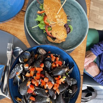 Hos Vivi - Mussels - Beer, Wine & Spirits Near Me - Frederikssund Hos Vivi - Mussels - Beer, Wine & Spirits Near Me - Frederikssund