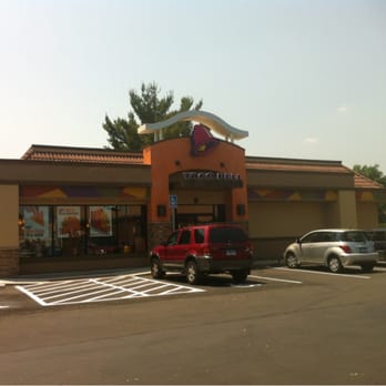 Taco Bell - Front door - Fast Food Near Me - Cromwell, Connecticut