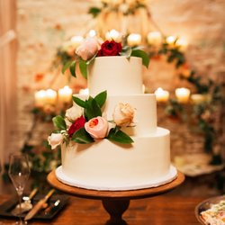 La Louisiane Bakery - 3 tier wedding cake - 3 different flavors!