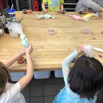 Amy's Cupcake Shoppe - Cupcake decorating party. - Bakeries Near Me - Hopkins, Minnesota Amy's Cupcake Shoppe - Cupcake decorating party. - Bakeries Near Me - Hopkins, Minnesota