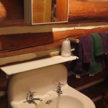 Yuba River Inn - bathroom with ice cold water, yes hot water also - Hotels Near Me - Sierra City, California Yuba River Inn - bathroom with ice cold water, yes hot water also - Hotels Near Me - Sierra City, California