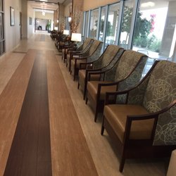 HCA Houston Healthcare - Simple but elegantly decorated corridor near imaging