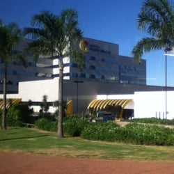 Hospital Santa Helena - Vista do prédio pra quem chega de ônibus