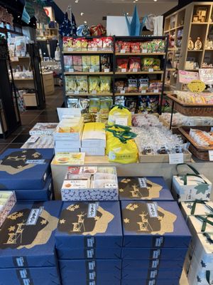 Hiroshima Orizuru Tower by null