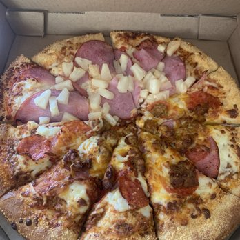 Boston’s Pizza - Pizza mediana mitad hawaiana y deluxe - Pizza Near Me - Tijuana, BCN