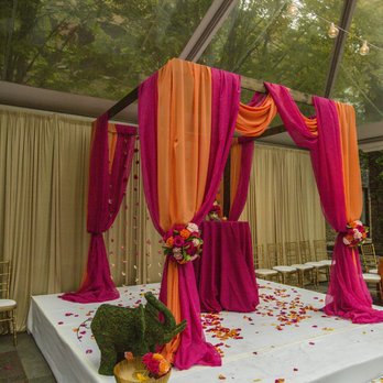 Chicago Illuminating Company - Beautiful altar! Photo by Glen Abog Photography - Venues & Event Spaces Near Me - Chicago, Illinois Chicago Illuminating Company - Beautiful altar! Photo by Glen Abog Photography - Venues & Event Spaces Near Me - Chicago, Illinois
