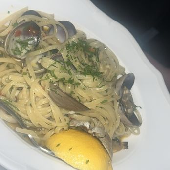Donna's - Linguine and clams - Italian Near Me - Los Angeles, California Donna's - Linguine and clams - Italian Near Me - Los Angeles, California