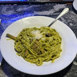 Cafe Amici - Linguine with pesto and blackened chicken