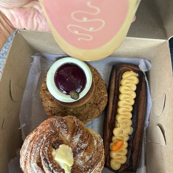 Del Sur Bakery & Cafe - Filipino Near Me - Chicago, Illinois