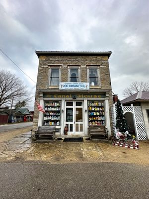 Grannie's Cookie Jars & Ice Cream Parlor by null