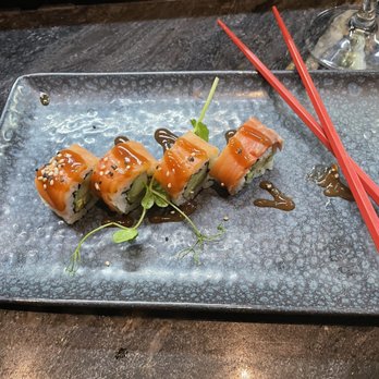 The Moongate - Spicy salmon roll - Asian Fusion Near Me - Cancún, AGU