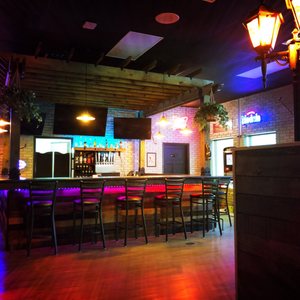 LUXE GOLF BAYS - Updated November 2024 - 41 Photos & 41 Reviews - 7065