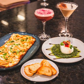Pine  & Oak Tavern - Shrimp & Crab Wonton Flatbread with Burrata - New American Near Me - Orlando, Florida