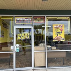 Hungry Howie's Pizza & Subs - Outside restaurant