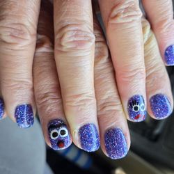 Beyond Nails - Googly eye nails by Ginger.