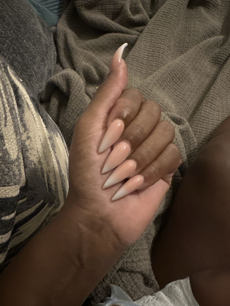 LA Nails Logo