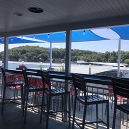 Clean, summery, lakeside seating...we were the only ones eating lunch