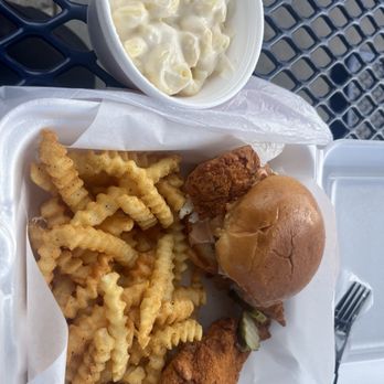 Hot Tender Station - Combo #4: Chicken Slider with an extra tender on the side, seasoned fries, special sauce, & Mac n' Cheese. - Food Trucks Near Me - Lathrop, California Hot Tender Station - Combo #4: Chicken Slider with an extra tender on the side, seasoned fries, special sauce, & Mac n' Cheese. - Food Trucks Near Me - Lathrop, California