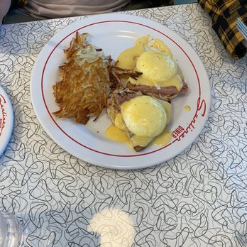 Sunliner Diner - Classic Benedict - Diners Near Me - Pigeon Forge, Tennessee Sunliner Diner - Classic Benedict - Diners Near Me - Pigeon Forge, Tennessee