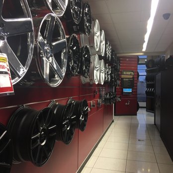 Les Schwab Tire Center - Tires Near Me - Dinuba, California