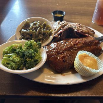 Smok'n Crew Barbecue - Combo platter - Barbeque Near Me - Mooresville, Indiana Smok'n Crew Barbecue - Combo platter - Barbeque Near Me - Mooresville, Indiana