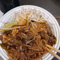 Asian Yummy - Lunch portion beef pad thai