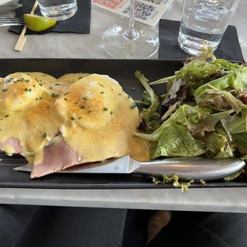 The Cottage - Eggs Benedict with salad - Cocktail Bars Near Me - Bothell, Washington