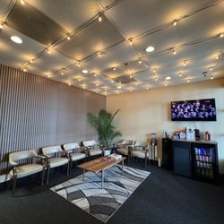 Welcome to the Green Room- lessons waiting area