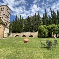 Abbazia San Pietro in Valle - Courtyard