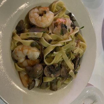 Piccante - Venezia - Fettuccine with shrimp, mushrooms and capers in a white wine sauce. - Italian Near Me - Brooklyn, New York Piccante - Venezia - Fettuccine with shrimp, mushrooms and capers in a white wine sauce. - Italian Near Me - Brooklyn, New York