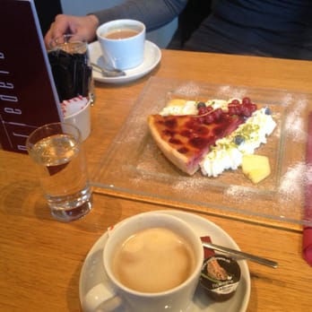 Griederbar - The delicioussss raspberry tarte with cafe cremes - Cafes Near Me - Zürich, ZH