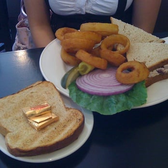 Bea Bea's - Chicken cran-apple salad sandwhich - Coffee & Tea Near Me - Burbank, California