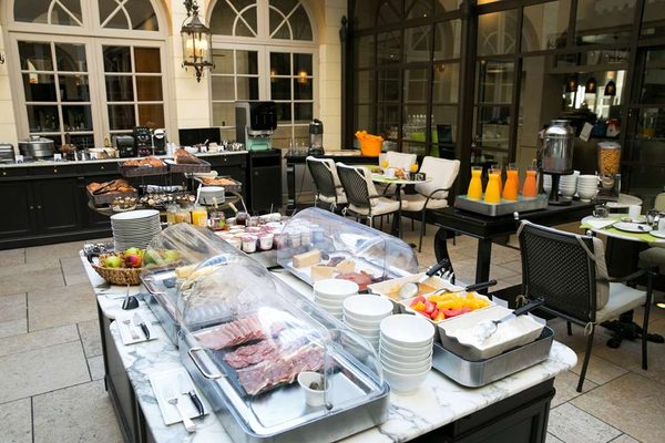 Hotel & Spa Le Grand Monarque Chartres by null