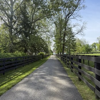 Claiborne Farm - The walk to the visitor's center from the visitor's parking lot. - Horse Racing Near Me - Paris, Kentucky