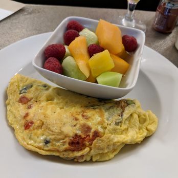 Robie's - Omelet and fruit - Cocktail Bars Near Me - Saint Louis, Missouri