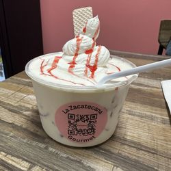 La Zacatecana Gourmet Ice Cream Shop & Mex Snacks - Fresas con crema