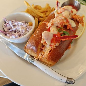 Cody's La Jolla - Lobster roll - Breakfast & Brunch Near Me - La Jolla, California