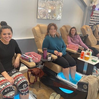 Lux Nail Bar - Pedicure seats - Nail Salons Near Me - American Fork, Utah
