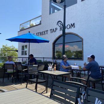 Bridge Street Tap Room - Outdoor patio dining - Pizza Near Me - Charlevoix, Michigan