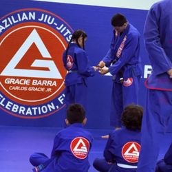 Gracie Barra Celebration Florida - Mi hija recibiendo un srtipe