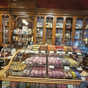 Rogers' Chocolates Heritage Store - Chocolatiers & Shops Near Me - Victoria, British Columbia