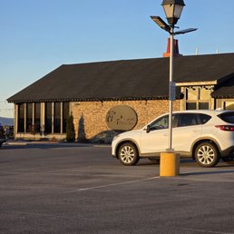 The building and parking lot of the restaurant. The building and parking lot of the restaurant.