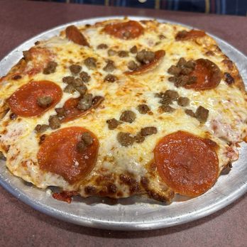 73 Grill - Pizza sausage and pepperoni - American Near Me - Wilmington, Ohio 73 Grill - Pizza sausage and pepperoni - American Near Me - Wilmington, Ohio