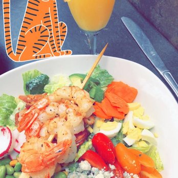 Yard House - Cobb salad w shrimp!!  And bottomless mimosas for 2 $30!!!   With a cutoff!!.     We Won't be back - New American Near Me - Oxnard, California