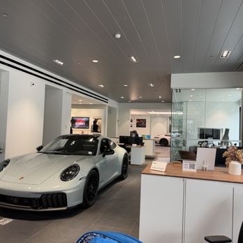 Porsche Downtown - Chicago - Showroom - Car Dealers Near Me - Chicago, Illinois Porsche Downtown - Chicago - Showroom - Car Dealers Near Me - Chicago, Illinois