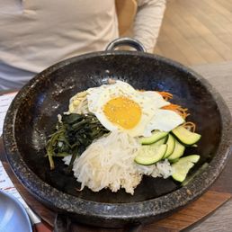 B14 - Dolsot Bibimbap