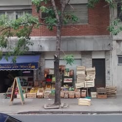 Gracias por venir Verdulería y Frutería - La fachada! (luce un poco desordenada... pero su especialidad son las frutas y verduras no el orden, asi que los disculpo!)